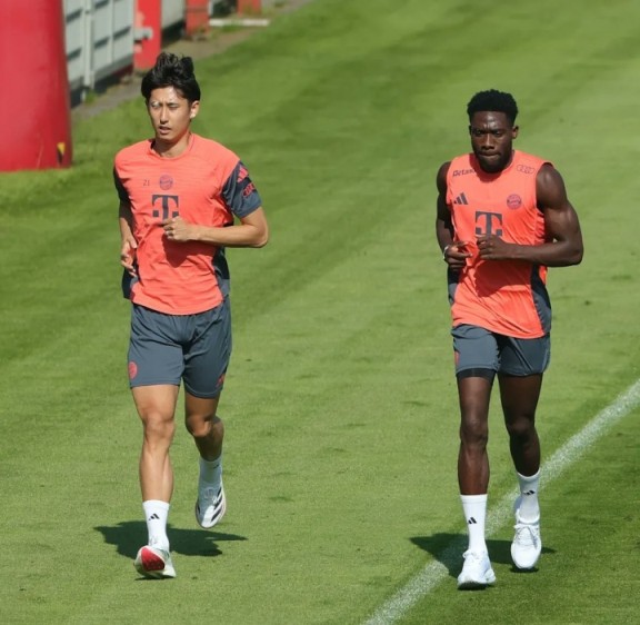 阿方索-戴维斯重伤5个月归来，右大腿肌肉明显流失比小腿还细